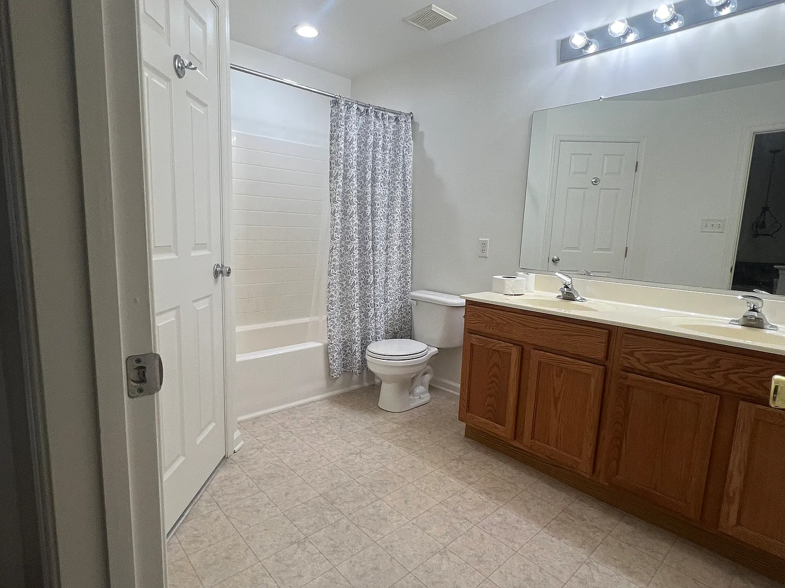 3 bed, 1.5 bath, 1861 sqft, $2,175 — Photo 4