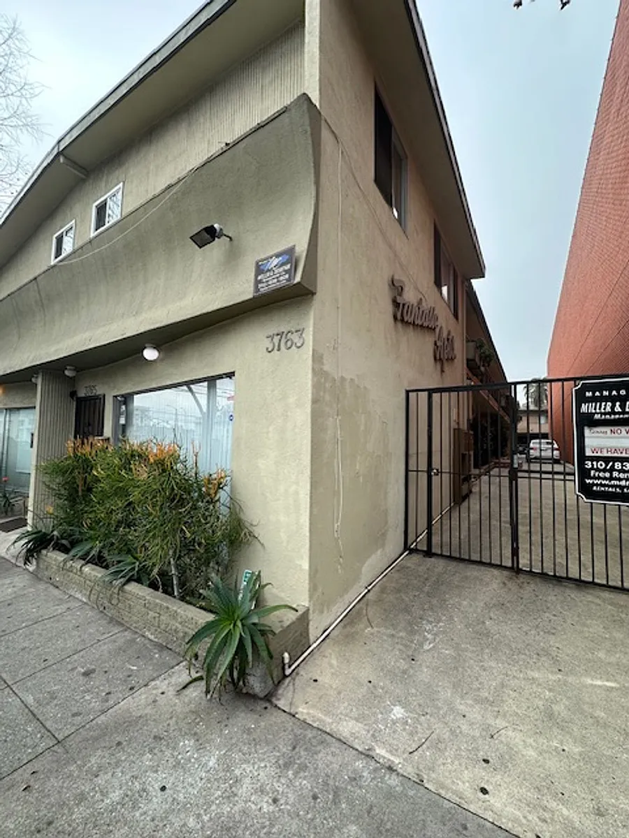 Building Photo - m3763
