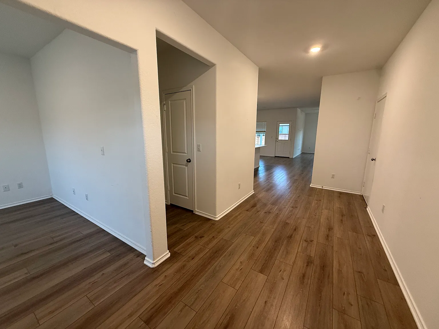 4 bed, 2.5 bath, 2468 sqft, $2,595 — Photo 2