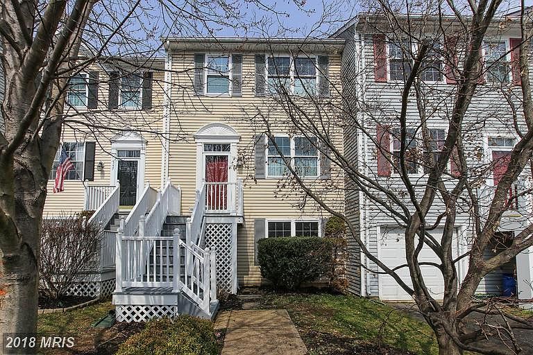 Great cul de sac location...lots of parking!