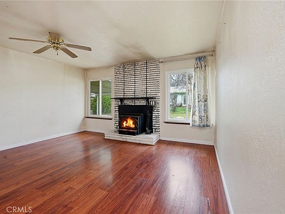 4th image of 15050 Lakeview Way
