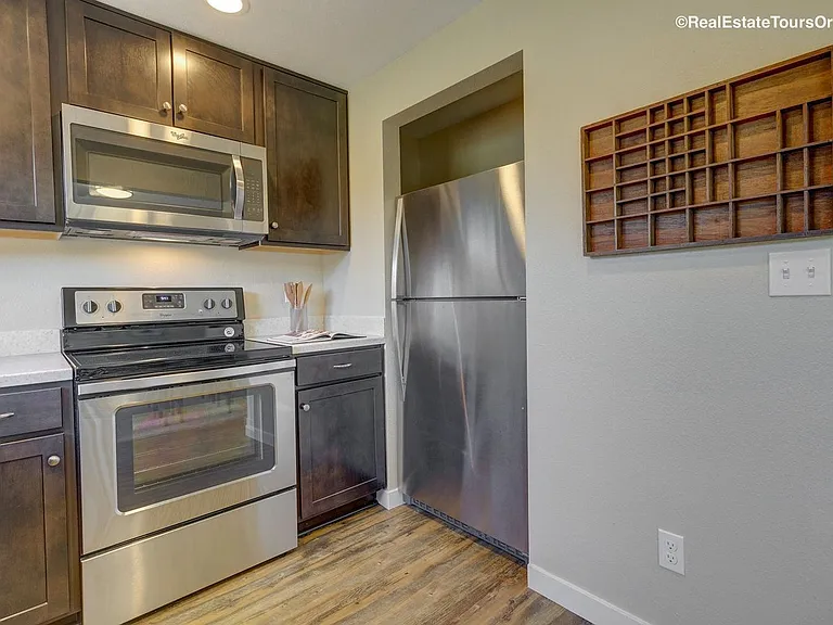 711 SE Ford St — Photo 5