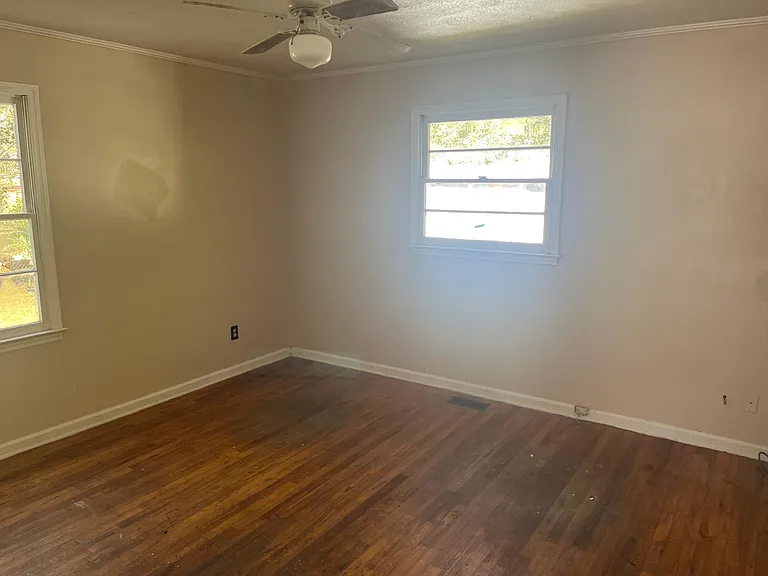 104 Owens Ln — Photo 2
