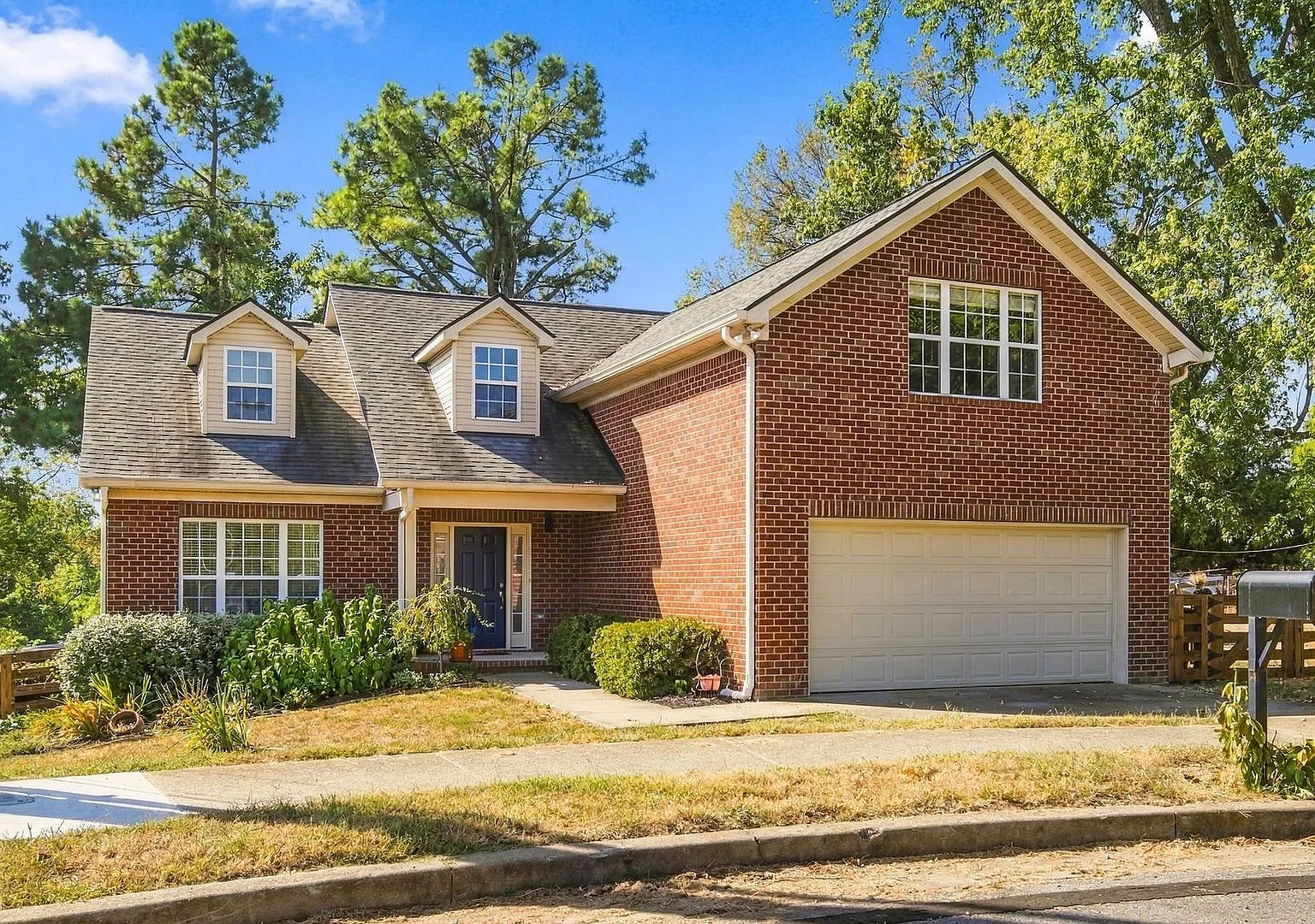 Stunning Modernized Brick Home in Nashville — Photo 1