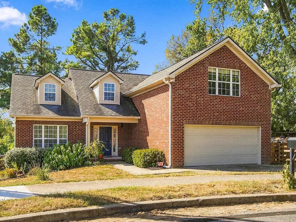 512 Twin Oaks Cir