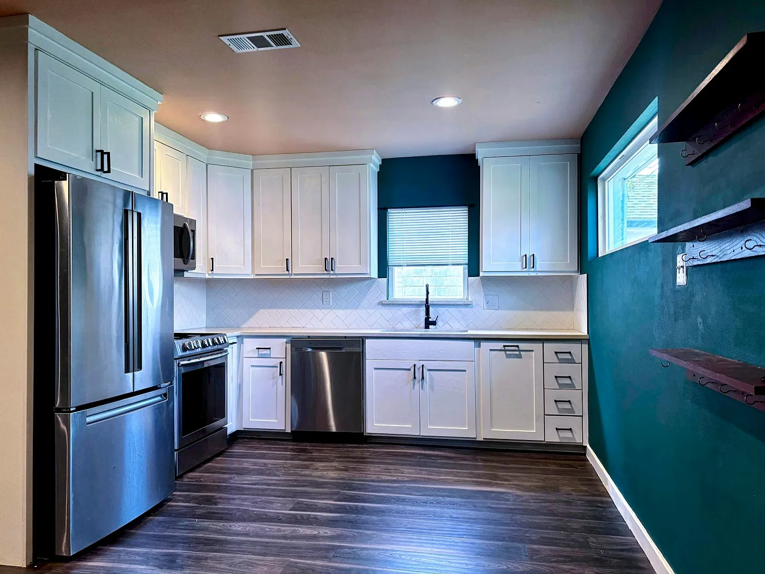 2118 Berwick Ave — Photo 4