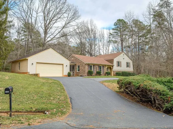 1501 W Pines Dr, Charlottesville, VA 22901