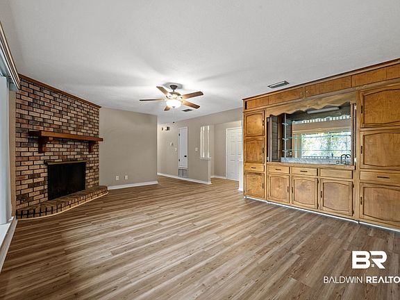 5th image of 300 Straford Cir S