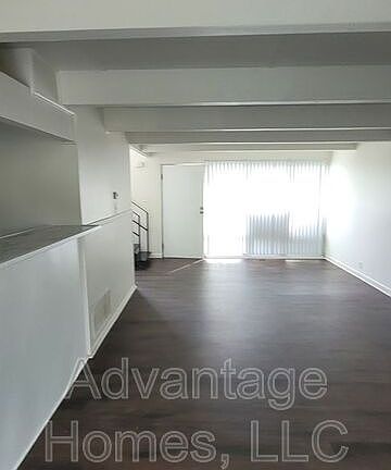 5th image of 832 N 70th St