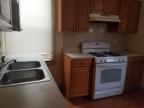 2nd image of 4132 Taft Ave