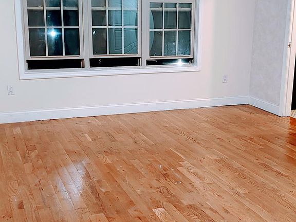 4th image of 31 Rockwell Ave #2