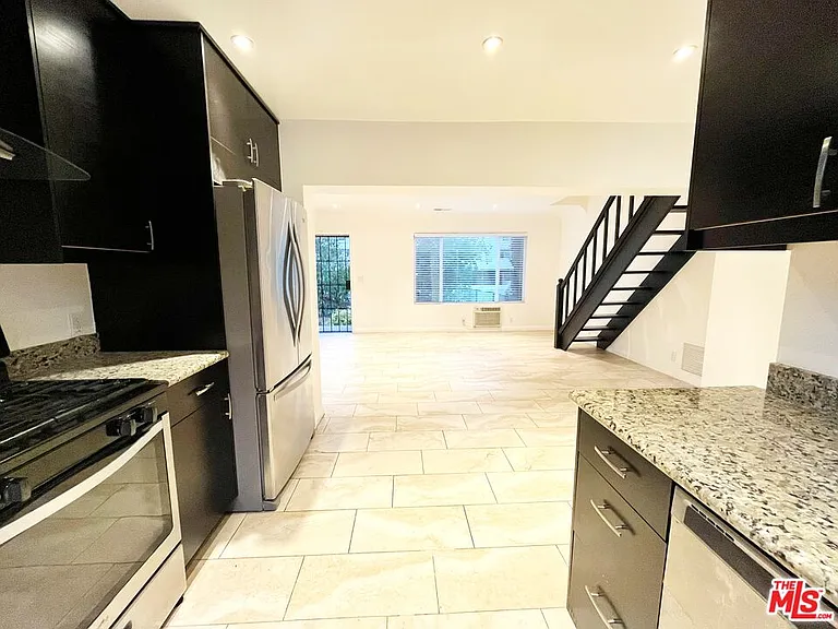 14744 Magnolia Blvd — Photo 3