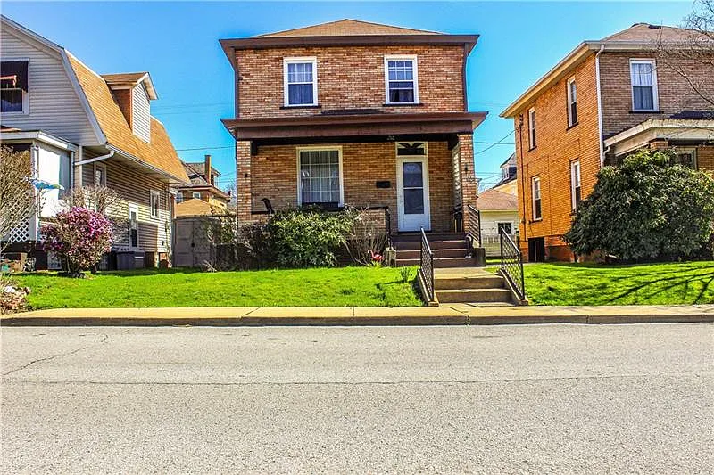 193 Clay St photo 1
