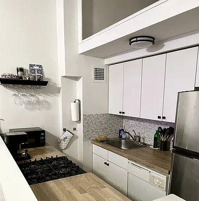 Rented by Keller Williams NYC | media 15