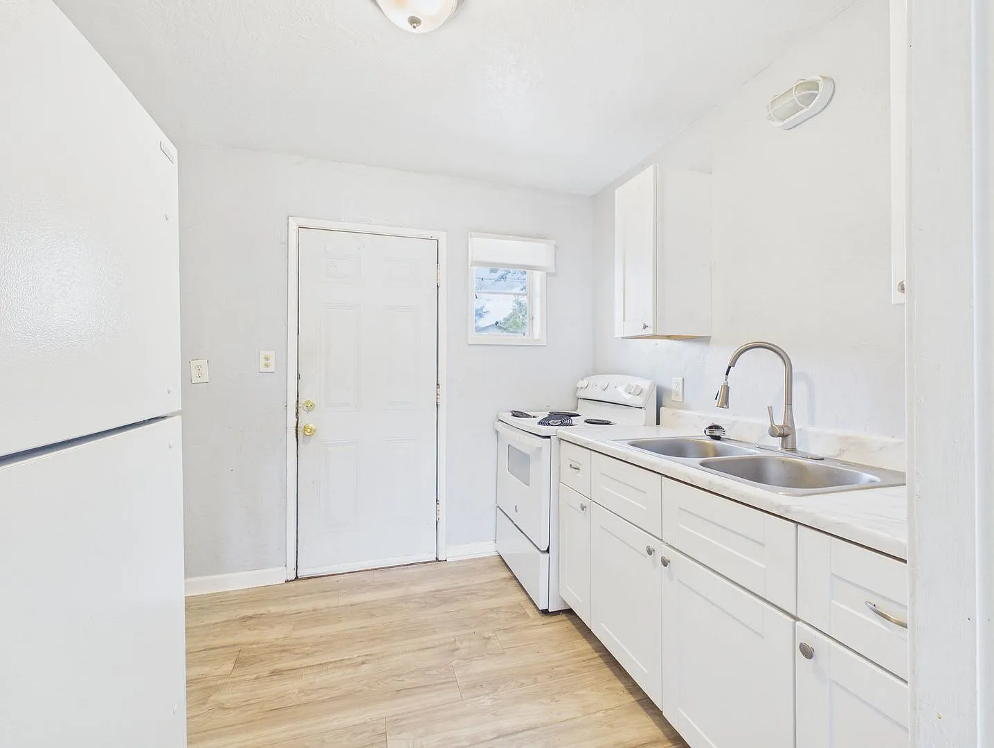 2716 Duncan A — Photo 4