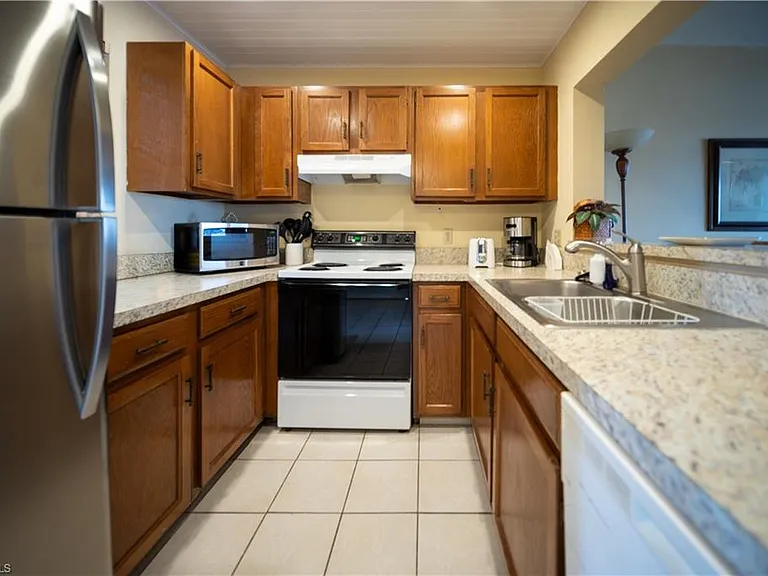 807 River Point Dr #304D — Photo 5