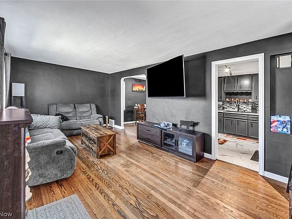5th image of 4911 Tuxedo Ave