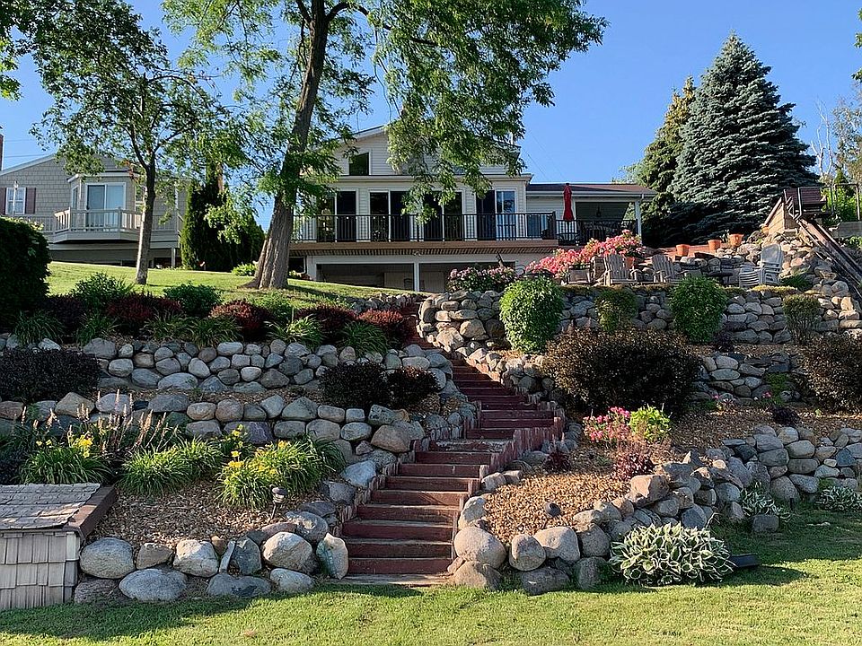 Lakeview of House