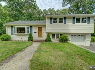 52 Main St, Montvale, NJ 07645