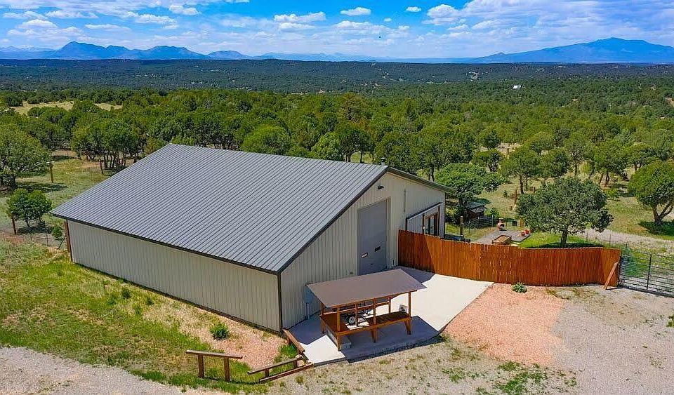 1st image of 710 Horseshoe Cir