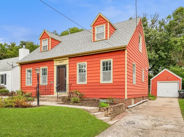 4227 Northwest Dr, Des Moines, IA 50310