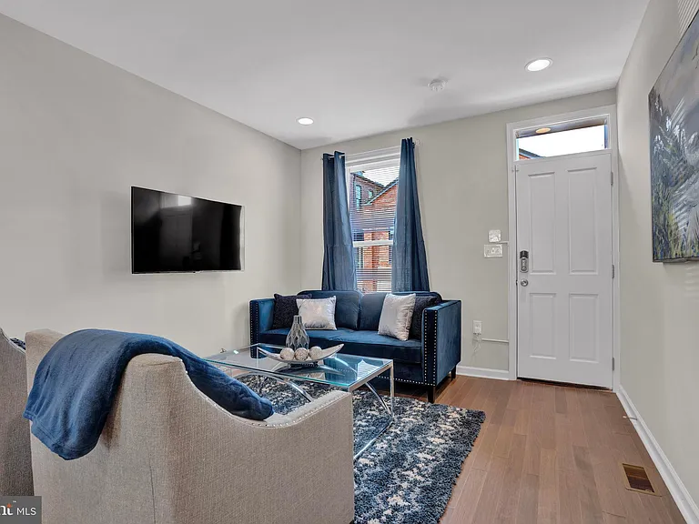 2117 E Chase St — Photo 4