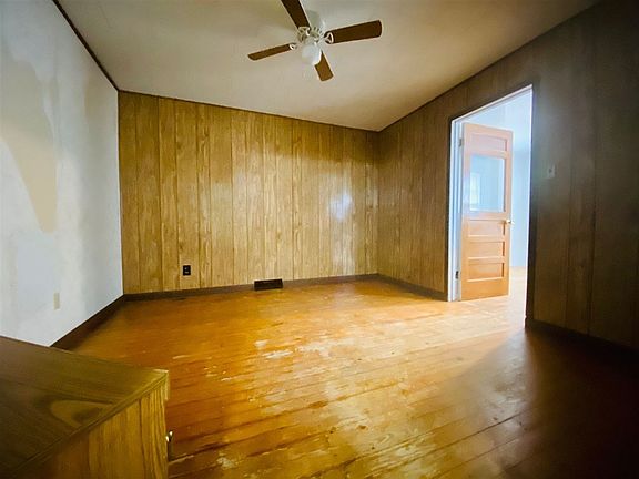 2nd image of 712 N 8th St