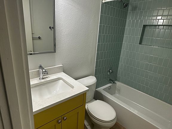 5th image of 509 Zennia St Unit C