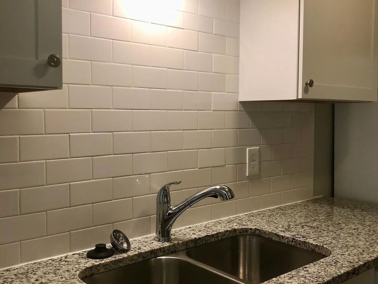 2 bed, 850 sqft, $1,350 — Photo 3