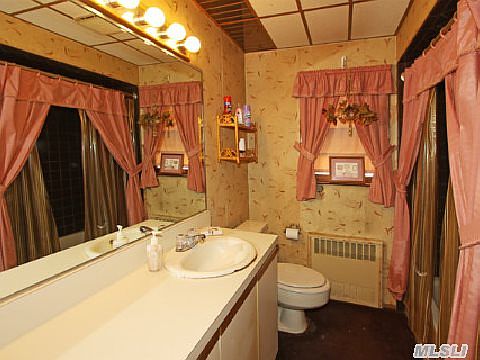 4th image of 137 Walnut St