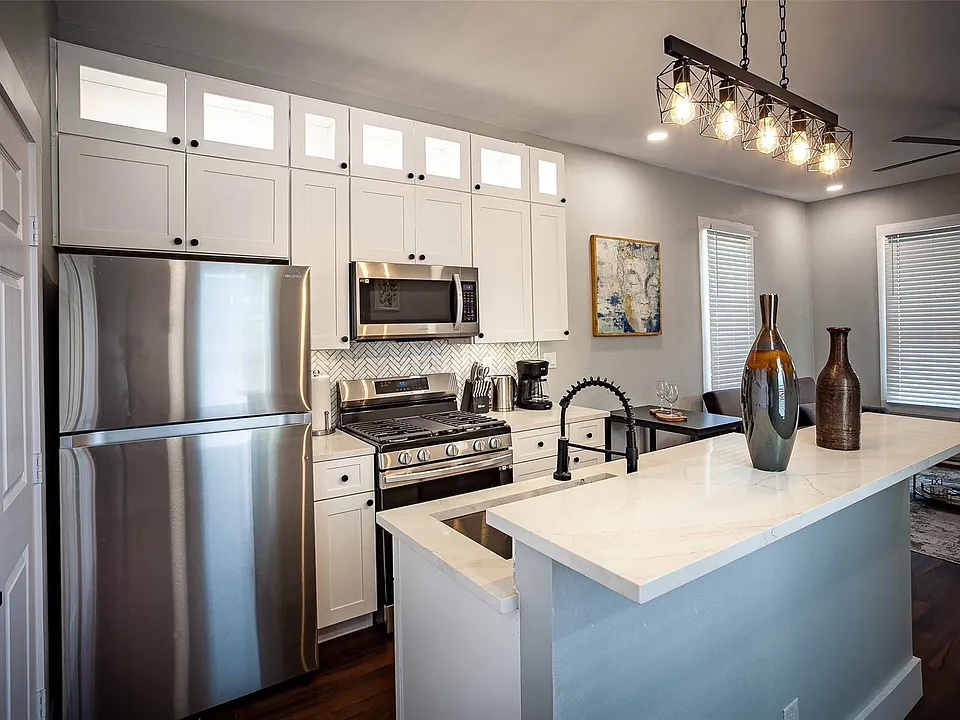 1613 Hickory St