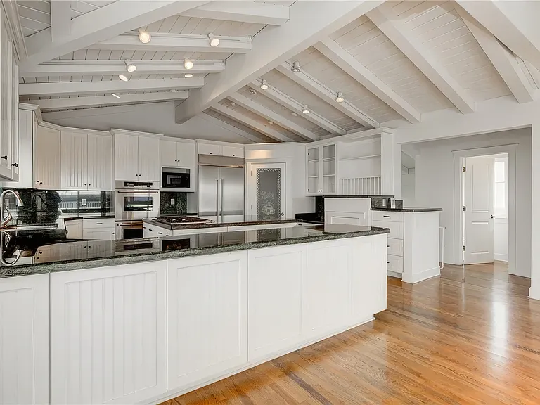 316 Highland Ave — Photo 12