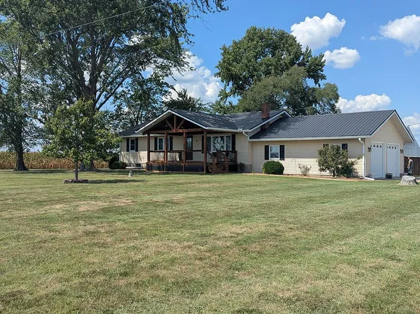 429 State Highway 15, Wayne City, IL 62895