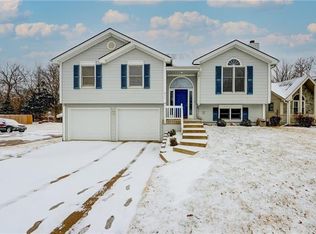 817 NE 41st St, Kansas City, MO 64116