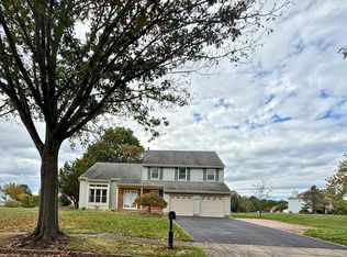 7 Robert Dr, Princeton Junction, NJ 08550