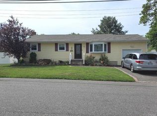 856 Peconic Ave, West Babylon, NY 11704