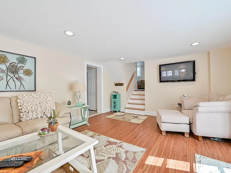 100 N Argyle Ave — Photo 17