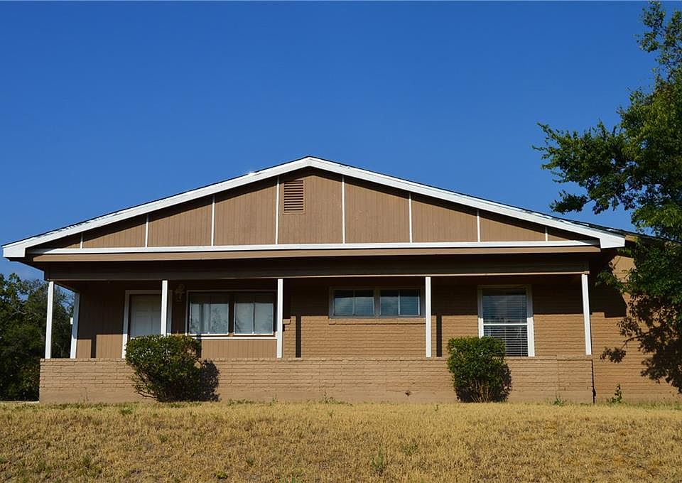 1st image of 407 Live Oak Ln