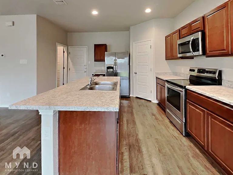 13019 Lineberry Ln — Photo 6