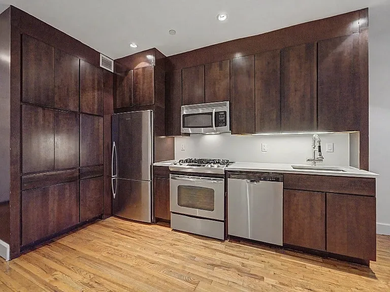156 Prince St #2B — Photo 1