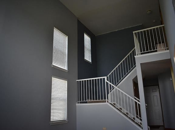 3rd image of 1376 Derby Ln