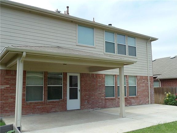 3rd image of 324 Highland Glen Dr