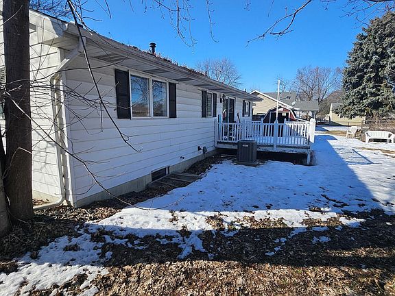 3rd image of 1390 Roosevelt Rd