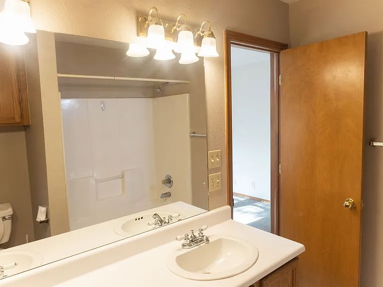 304 Eccell Ct — Photo 11