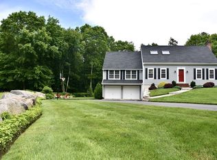 34 Hummingbird Trl, Dartmouth, MA 02747