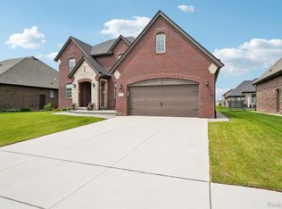 49793 Split Rock Rd, Macomb, MI 48044