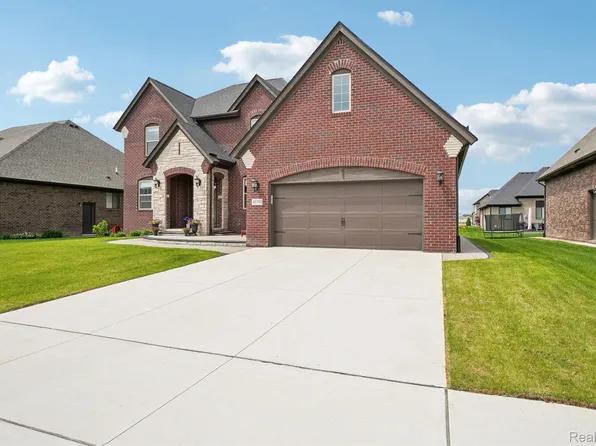 49793 Split Rock Rd, Macomb, MI 48044