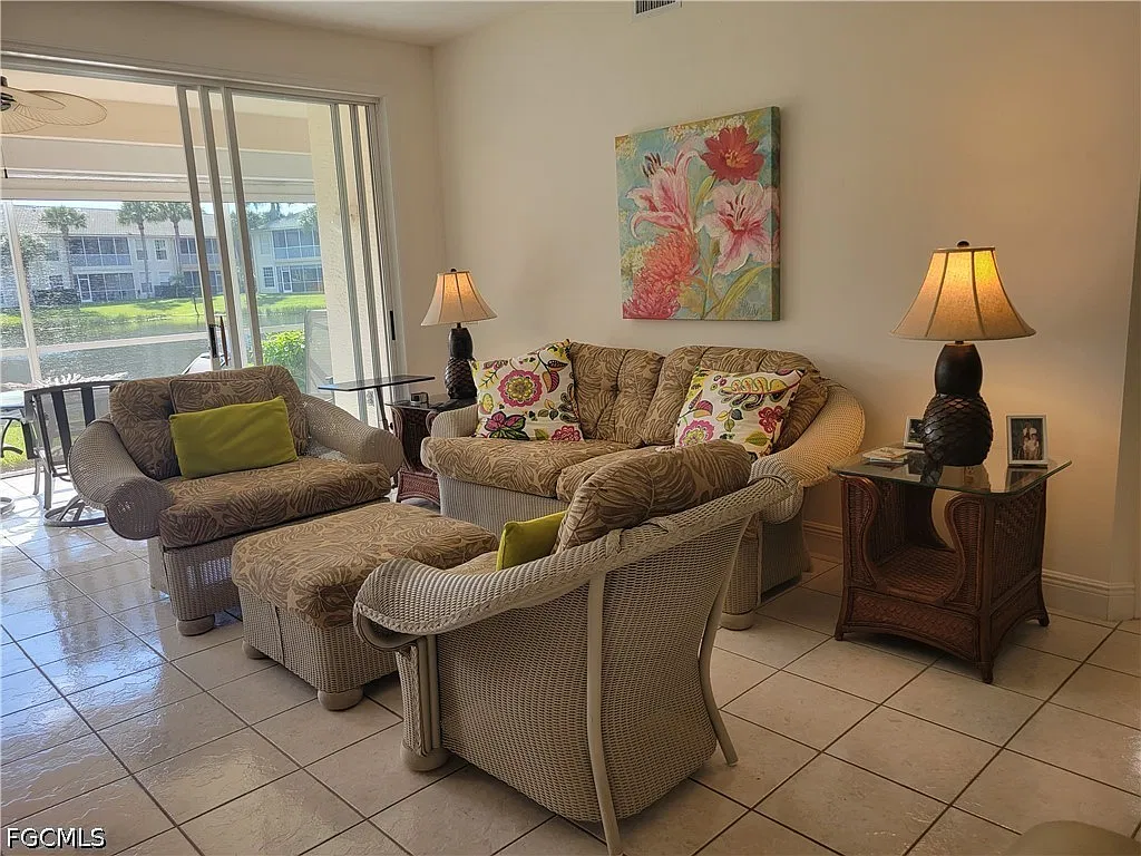 2 bed, 2.0 bath, 1558 sqft, $6,000 — Photo 2