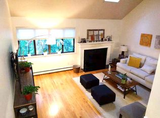 90 Greenway Ln, Pt Chester, NY 10573