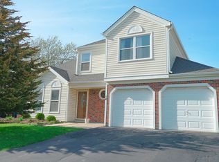 14 Fillmore Ln, Streamwood, IL 60107